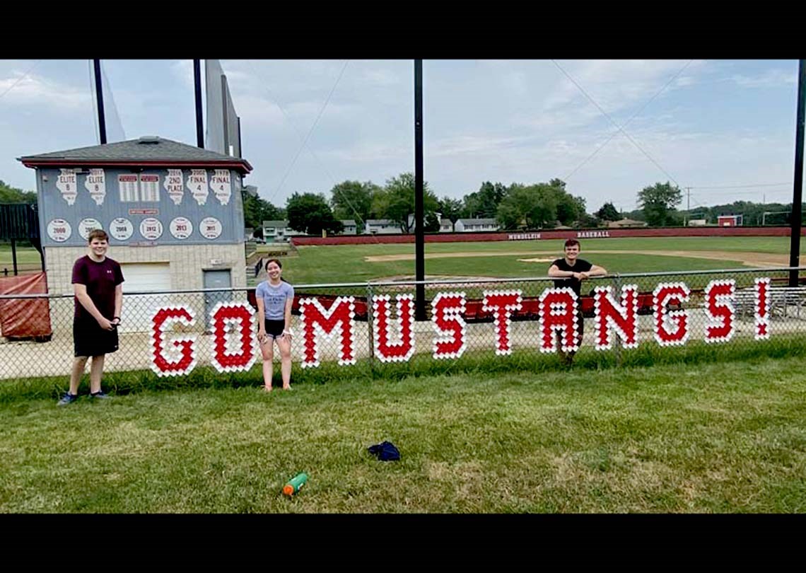 Student Leadership members decorate for graduation 2020